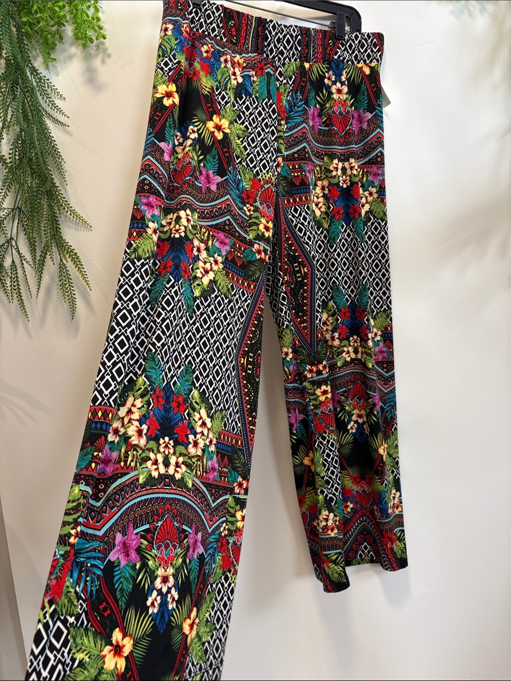 Attitudes by Renee Black Floral & Geometric Wide-Leg Pants